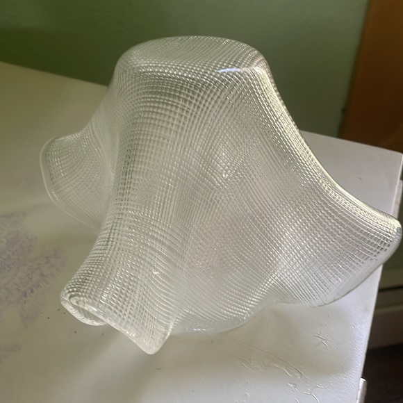 Vintage IVV Crystal Scalloped Ribbon Bowl
Made in Italy
Boho Chic Table Decor - Picture 4 of 4